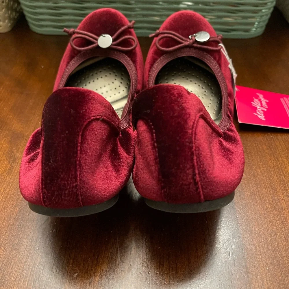 NWT Dexflex Comfort Women's Dark Red Flats - Picture 3 of 8